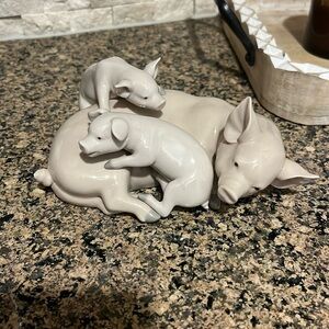 Lladro Pig and Piglets Ceramic Figurine